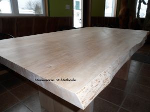 table en bois de merisier live edge